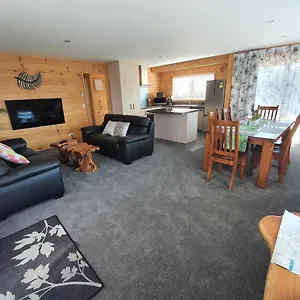  Holiday home Folia Domus Nz, Redwoods, Mbt