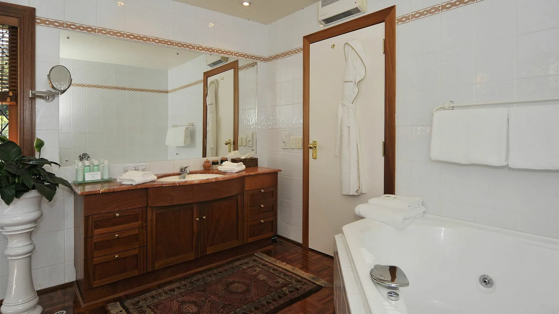 Lake Taupo Lodge 0*,
